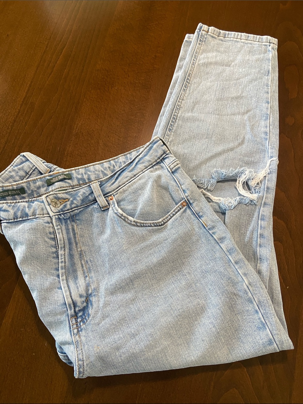 wild fable Super High-Rise Mom Jeans, Light Wash Distressed Jeans, sz 14